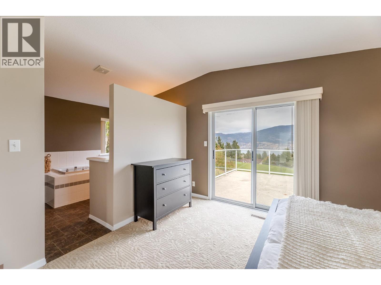 112 Sumac Ridge Drive, Summerland, BC - Indoor Photo Showing Bedroom