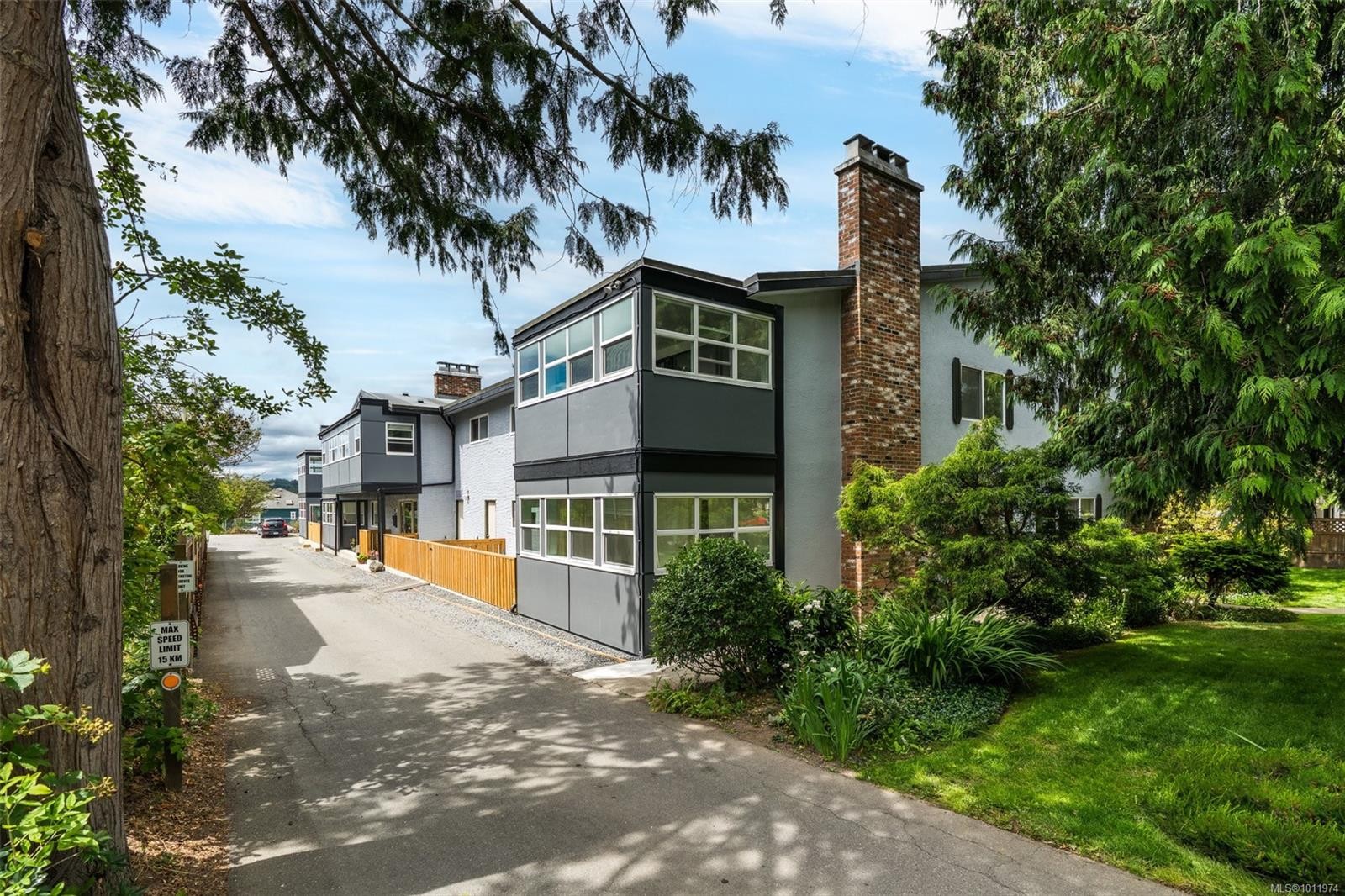 203-3244 Seaton St, Saanich, BC - Outdoor