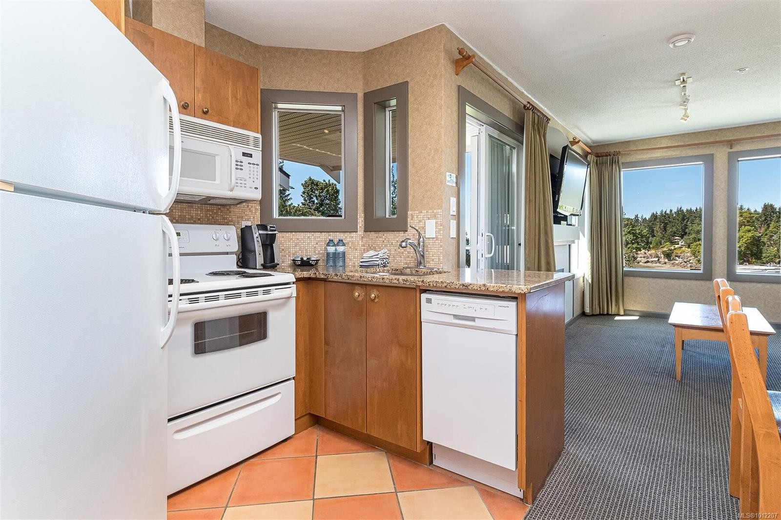 736-1600 Stroulger Rd, Nanoose Bay, BC - Indoor Photo Showing Kitchen