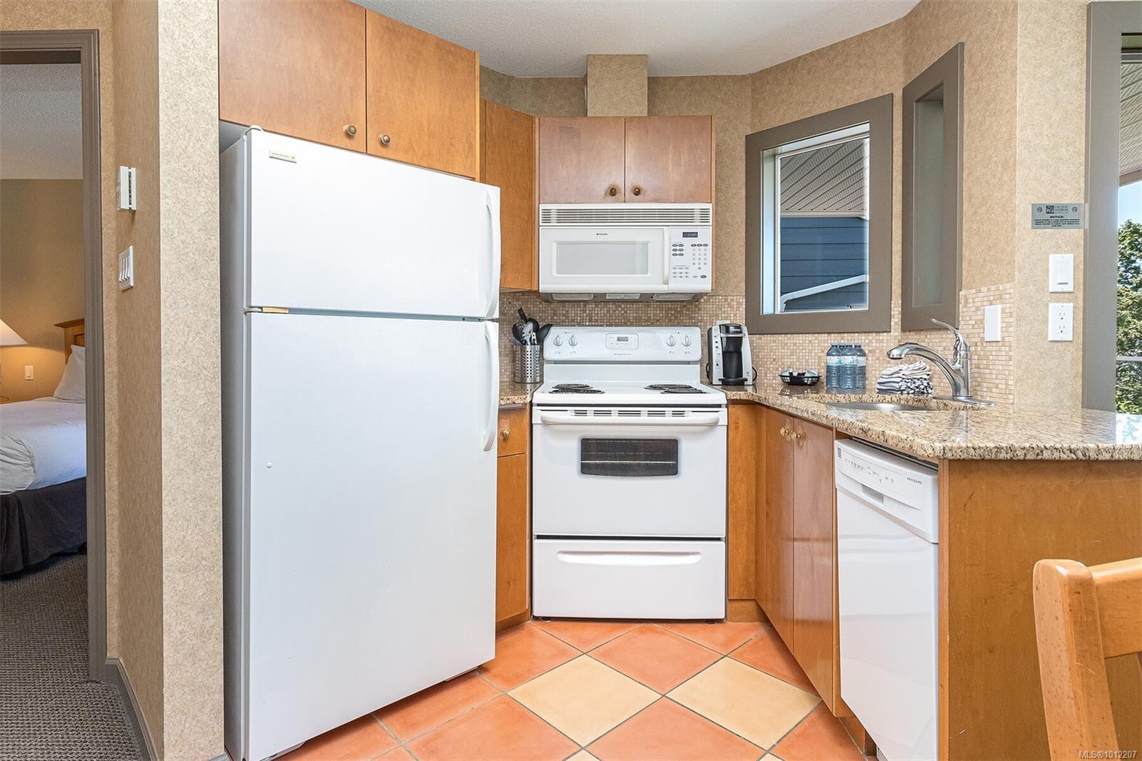 736-1600 Stroulger Rd, Nanoose Bay, BC - Indoor Photo Showing Kitchen