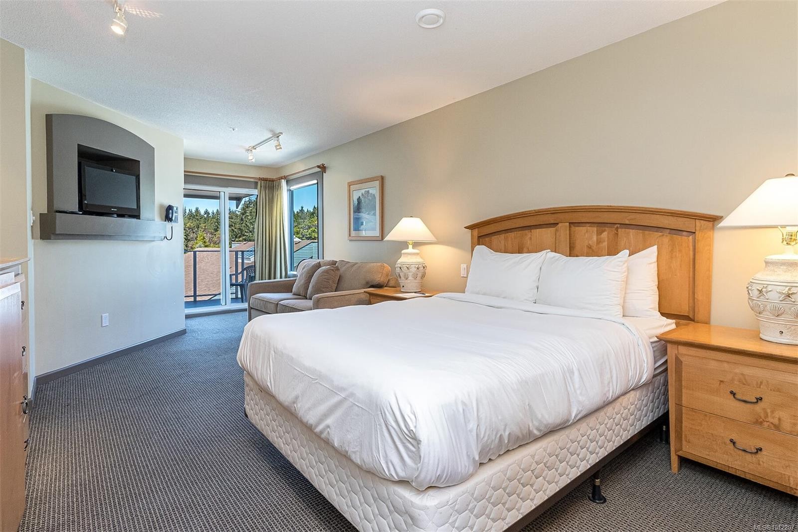 736-1600 Stroulger Rd, Nanoose Bay, BC - Indoor Photo Showing Bedroom