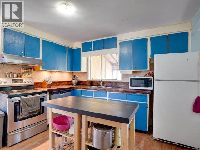 2039 Main Street, Texada Island, BC - Indoor Photo Showing Kitchen