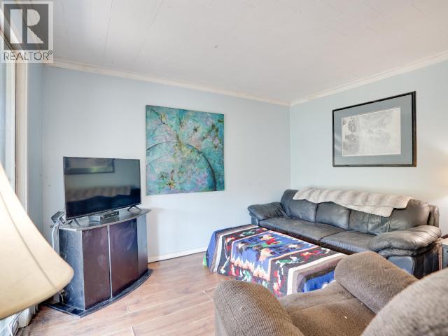 2039 Main Street, Texada Island, BC - Indoor Photo Showing Living Room