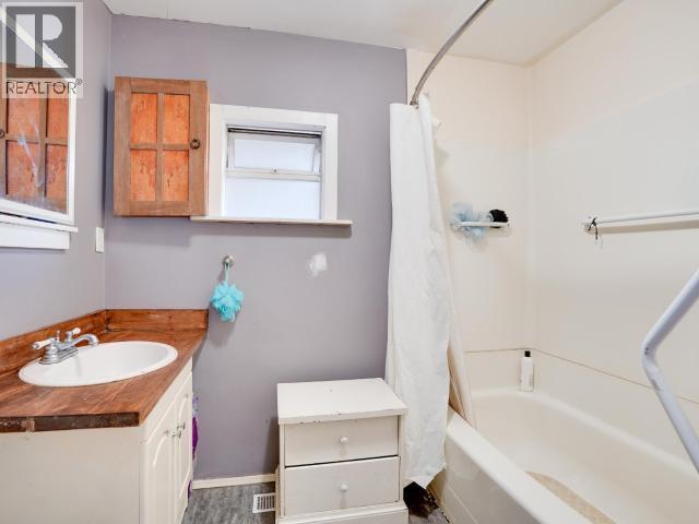 2039 Main Street, Texada Island, BC - Indoor Photo Showing Bathroom