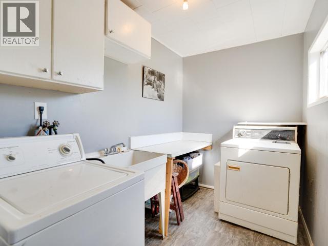 2039 Main Street, Texada Island, BC - Indoor Photo Showing Laundry Room