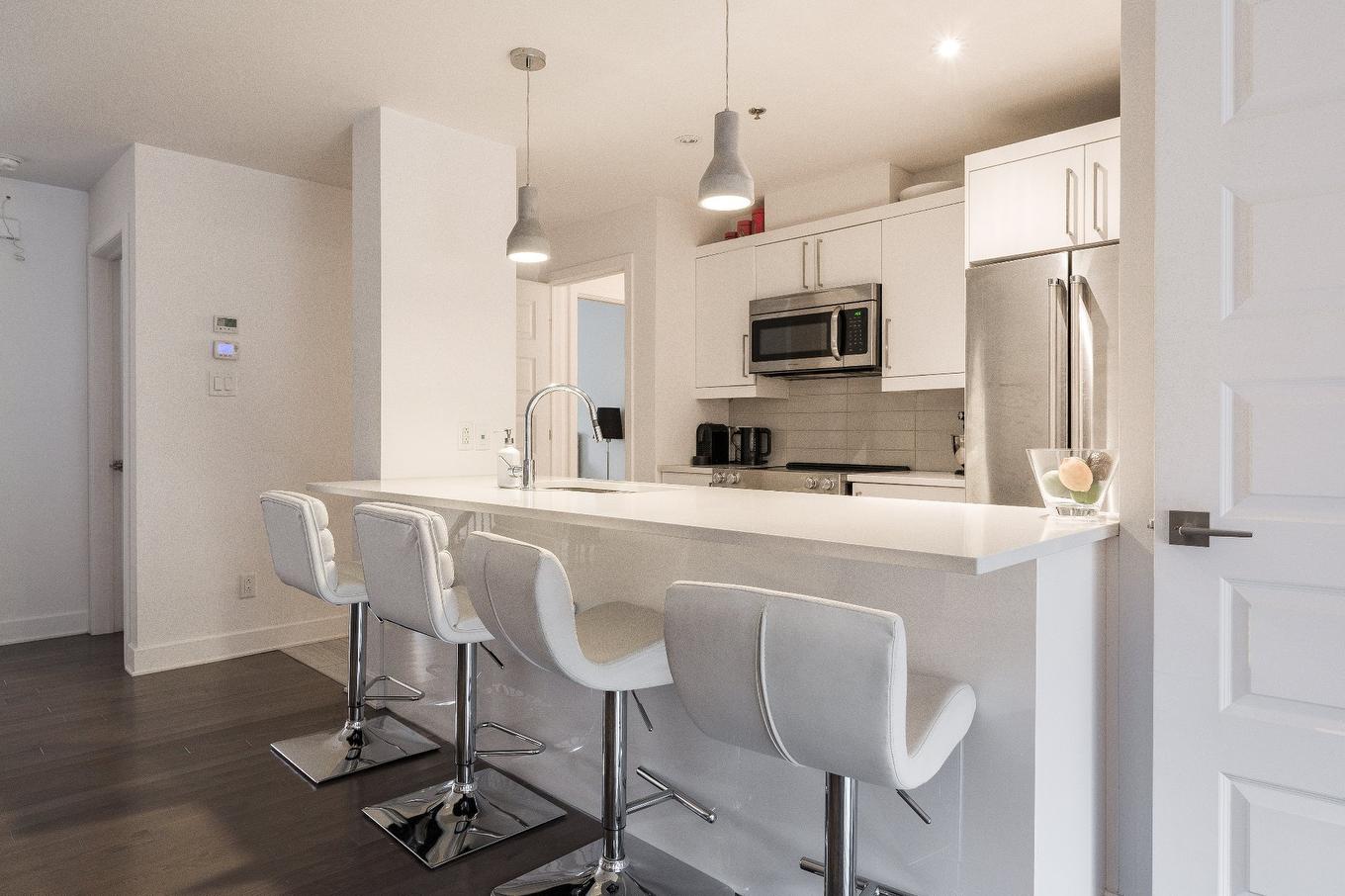 Kitchen - 5780B Av. Parkhaven, Côte-Saint-Luc, QC - Indoor Photo Showing Kitchen With Upgraded Kitchen
