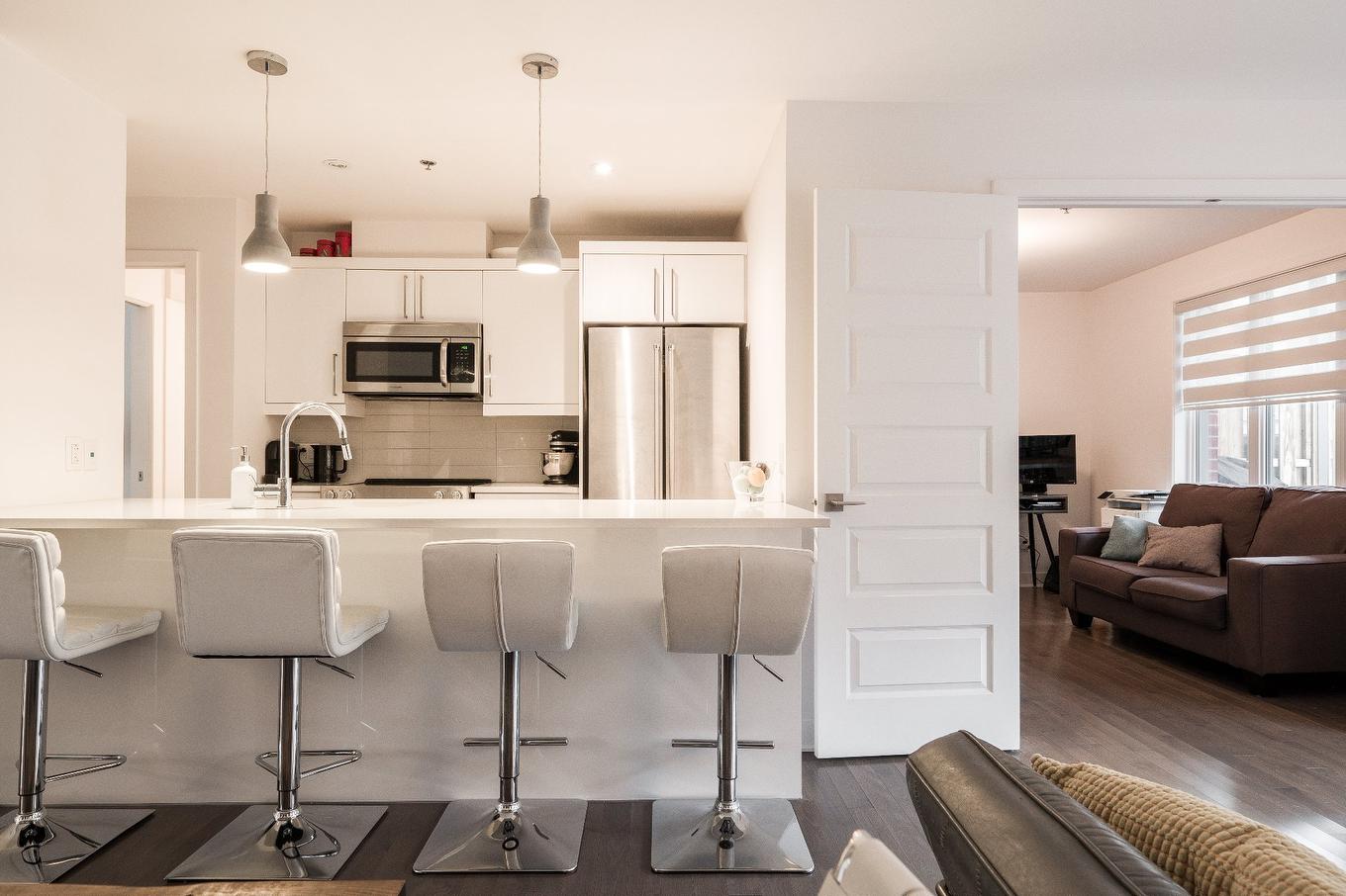 Kitchen - 5780B Av. Parkhaven, Côte-Saint-Luc, QC - Indoor Photo Showing Kitchen With Upgraded Kitchen