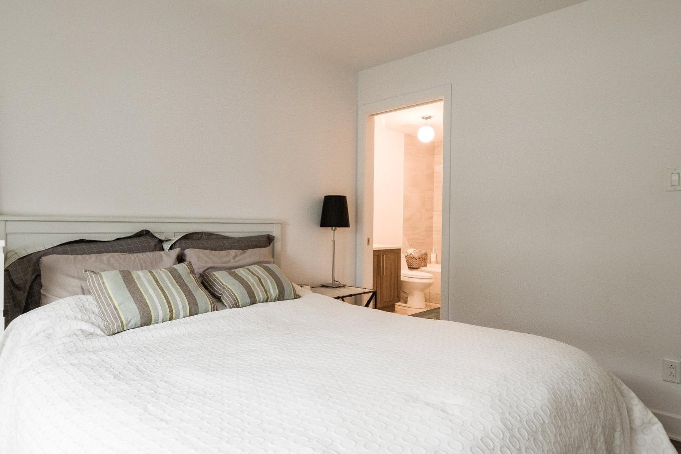 Primary bedroom - 5780B Av. Parkhaven, Côte-Saint-Luc, QC - Indoor Photo Showing Bedroom