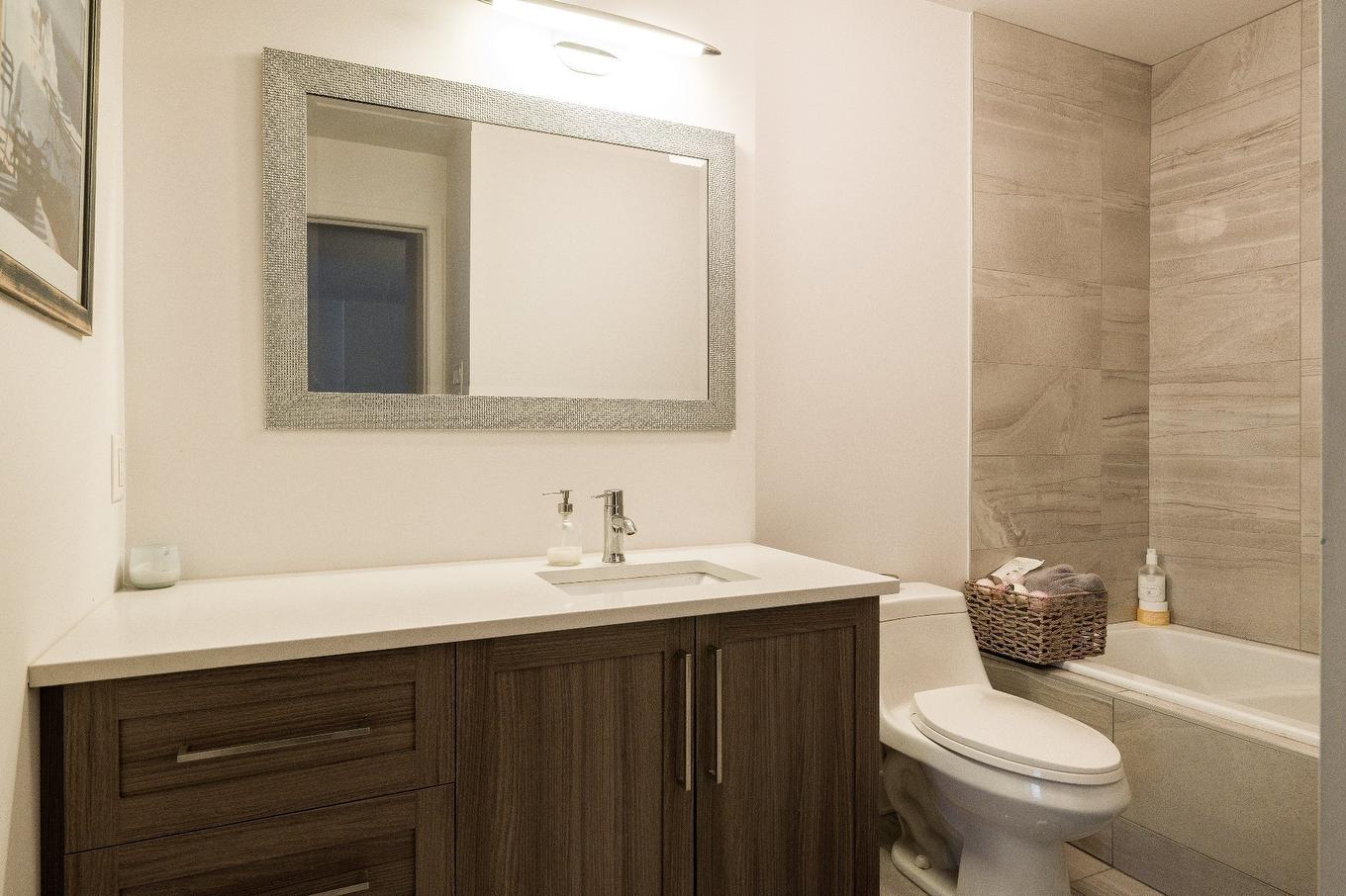 Ensuite bathroom - 5780B Av. Parkhaven, Côte-Saint-Luc, QC - Indoor Photo Showing Bathroom