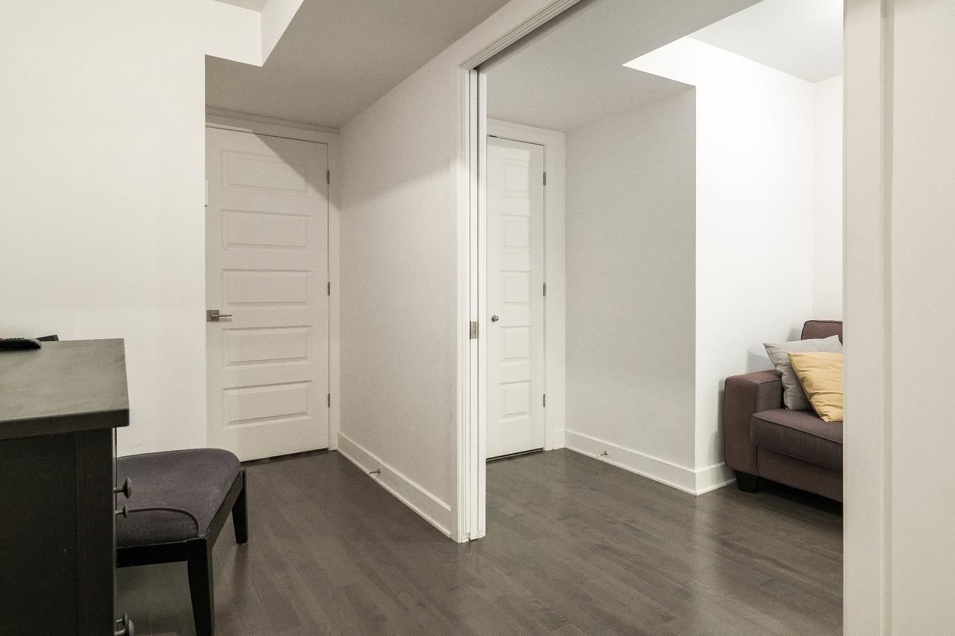 Basement - 5780B Av. Parkhaven, Côte-Saint-Luc, QC - Indoor Photo Showing Other Room