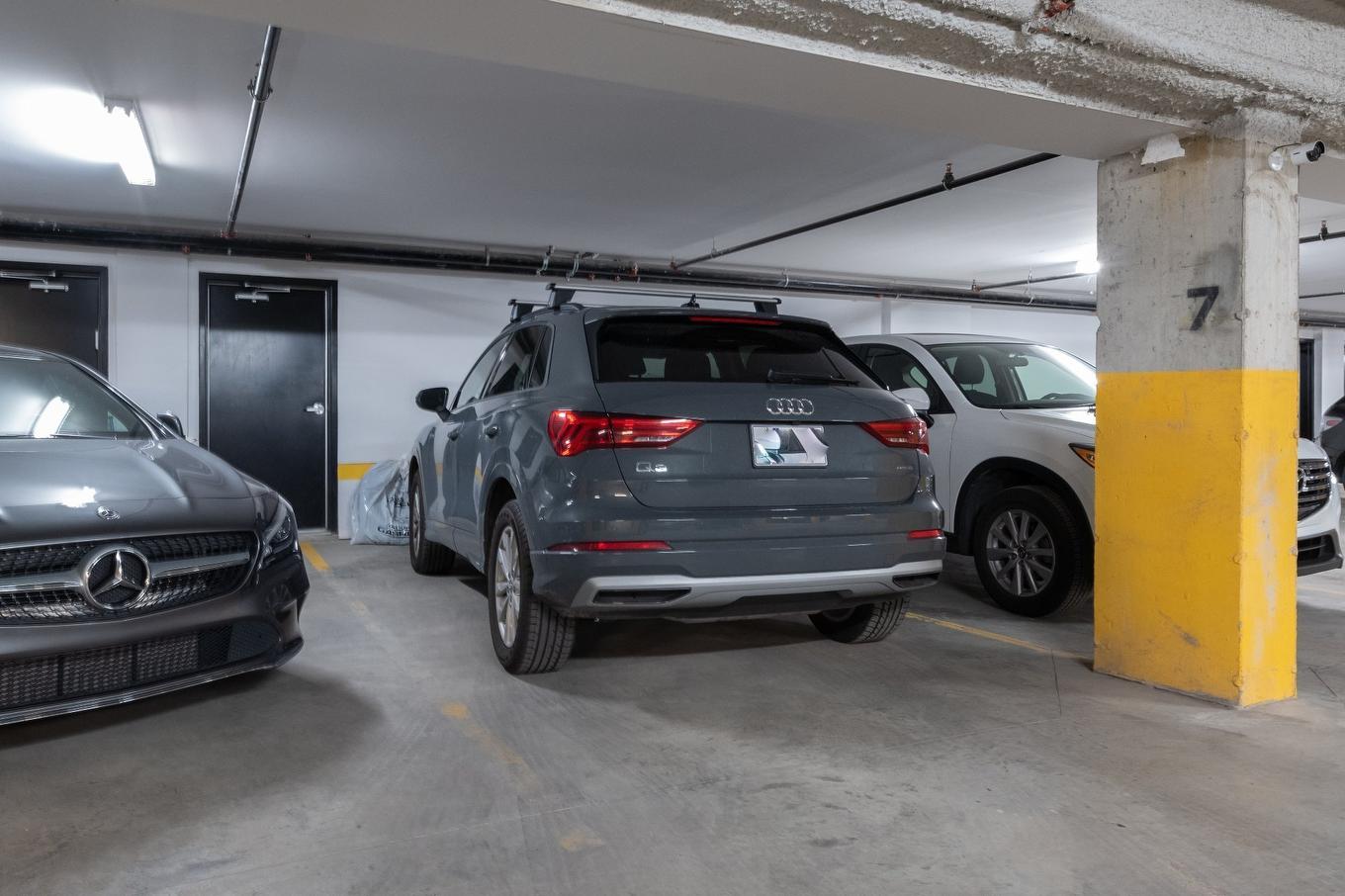 Garage - 5780B Av. Parkhaven, Côte-Saint-Luc, QC - Indoor Photo Showing Garage
