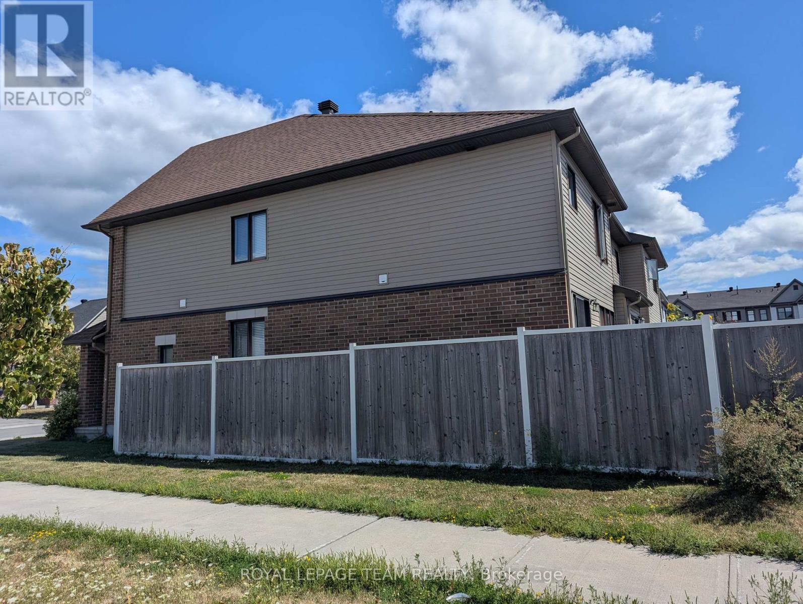 Exterior Side View - 464 Brettonwood Ridge, Ottawa, ON - Outdoor