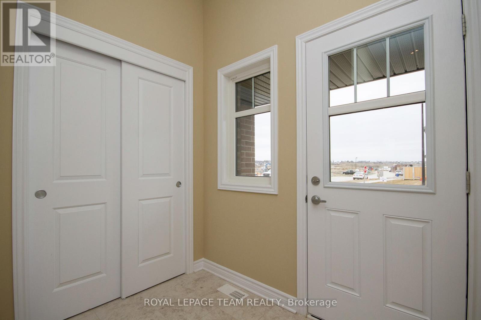 Foyer - 464 Brettonwood Ridge, Ottawa, ON - Indoor Photo Showing Other Room
