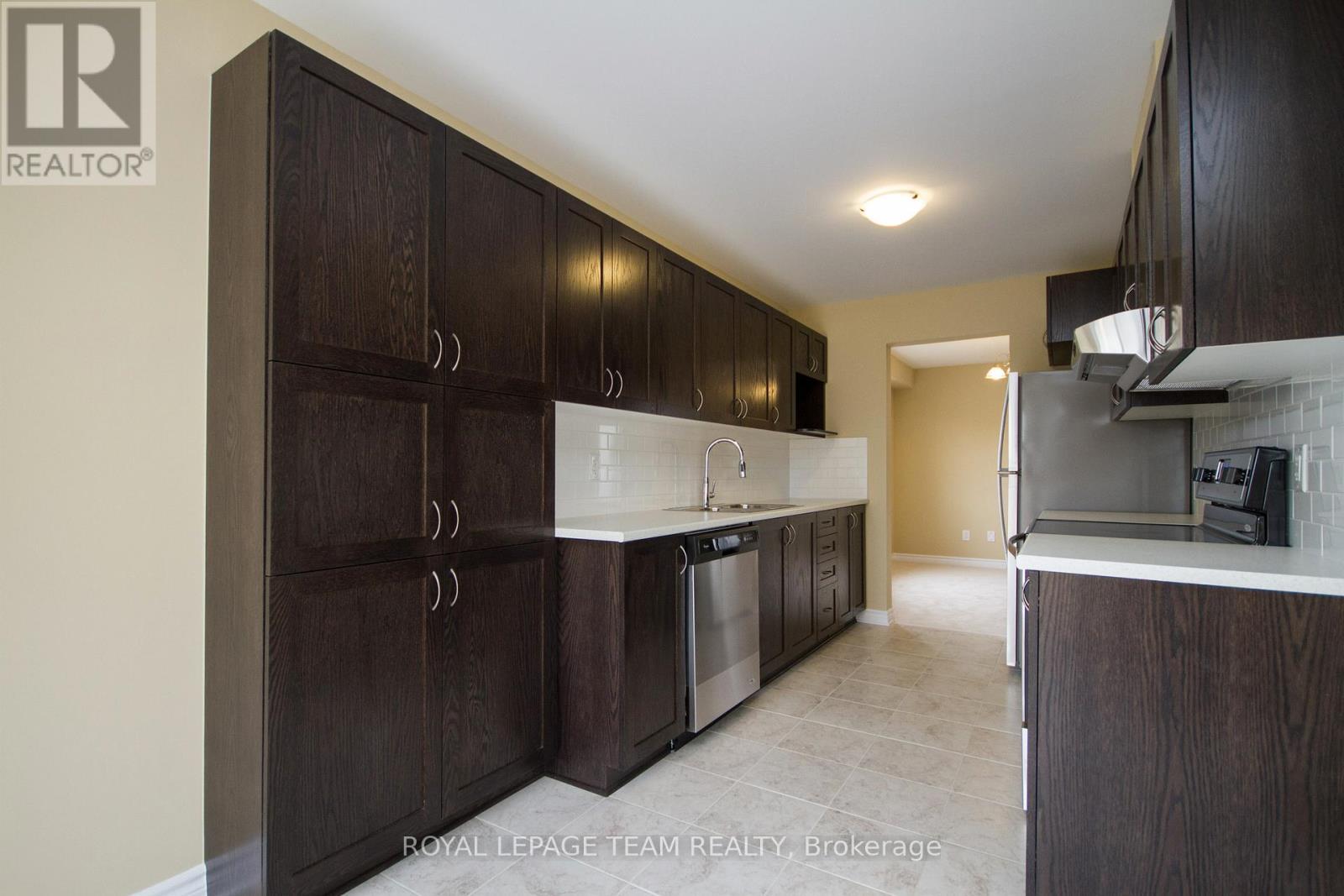 Kitchen - 464 Brettonwood Ridge, Ottawa, ON - Indoor Photo Showing Kitchen