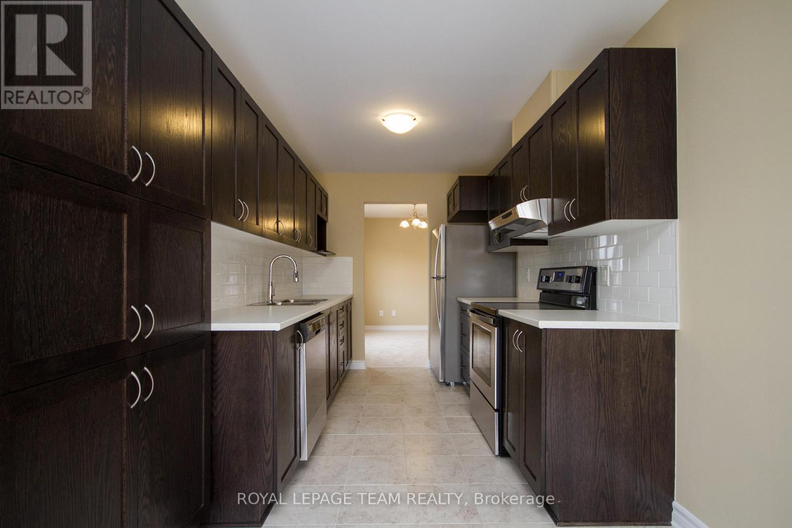 Kitchen - 464 Brettonwood Ridge, Ottawa, ON - Indoor Photo Showing Kitchen