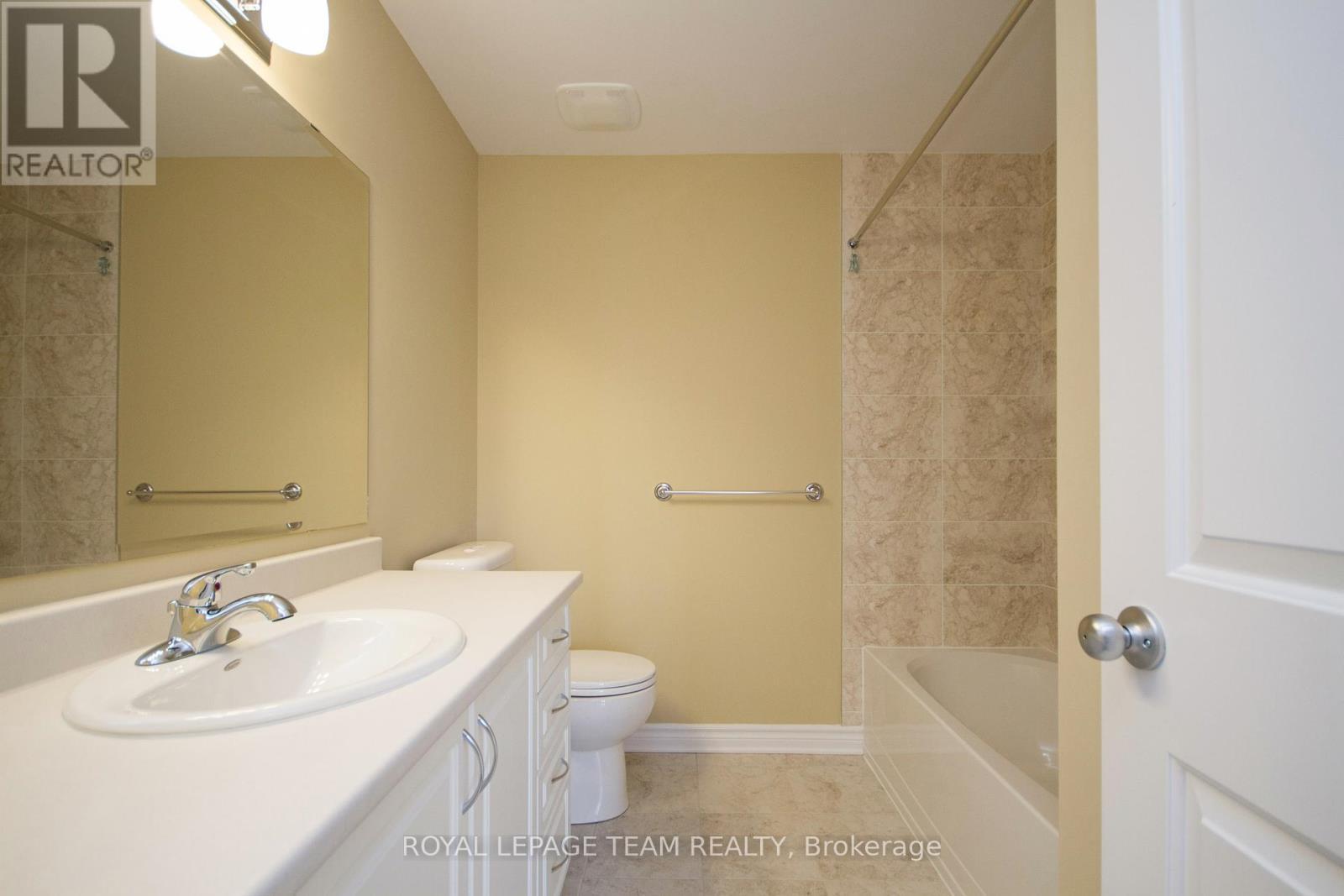 Bathroom - 464 Brettonwood Ridge, Ottawa, ON - Indoor Photo Showing Bathroom