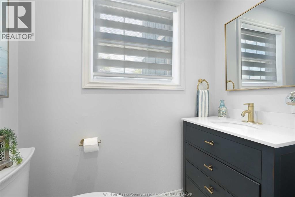 112 Washington, Harrow, ON - Indoor Photo Showing Bathroom