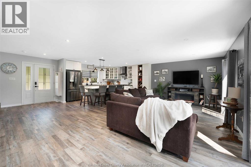 112 Washington, Harrow, ON - Indoor Photo Showing Living Room