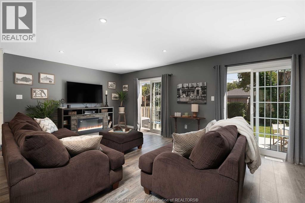 112 Washington, Harrow, ON - Indoor Photo Showing Living Room