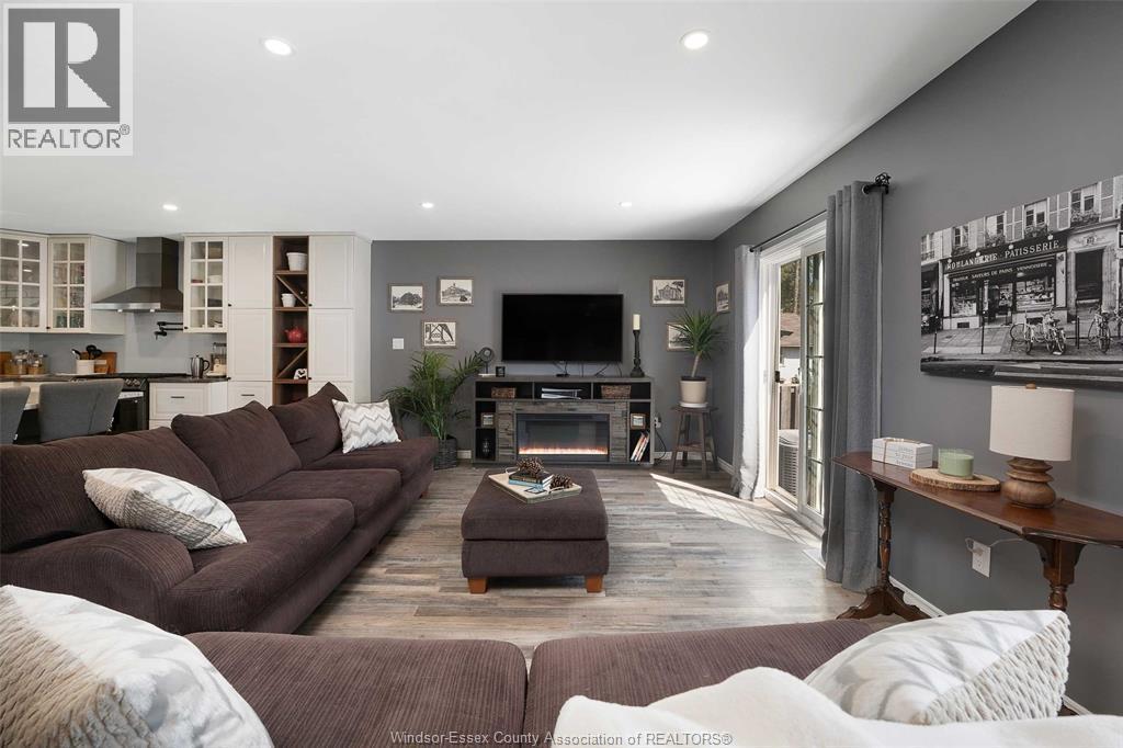 112 Washington, Harrow, ON - Indoor Photo Showing Living Room