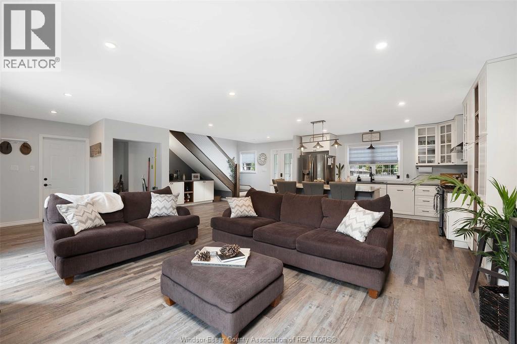 112 Washington, Harrow, ON - Indoor Photo Showing Living Room