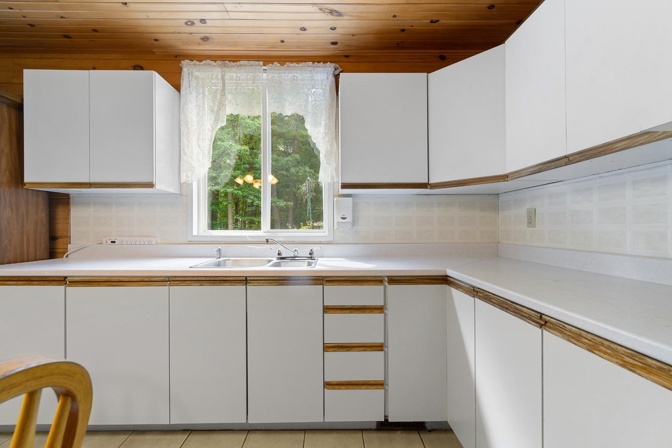 Cuisine - 5 - C Rue Frank, Clarendon, QC - Indoor Photo Showing Kitchen With Double Sink