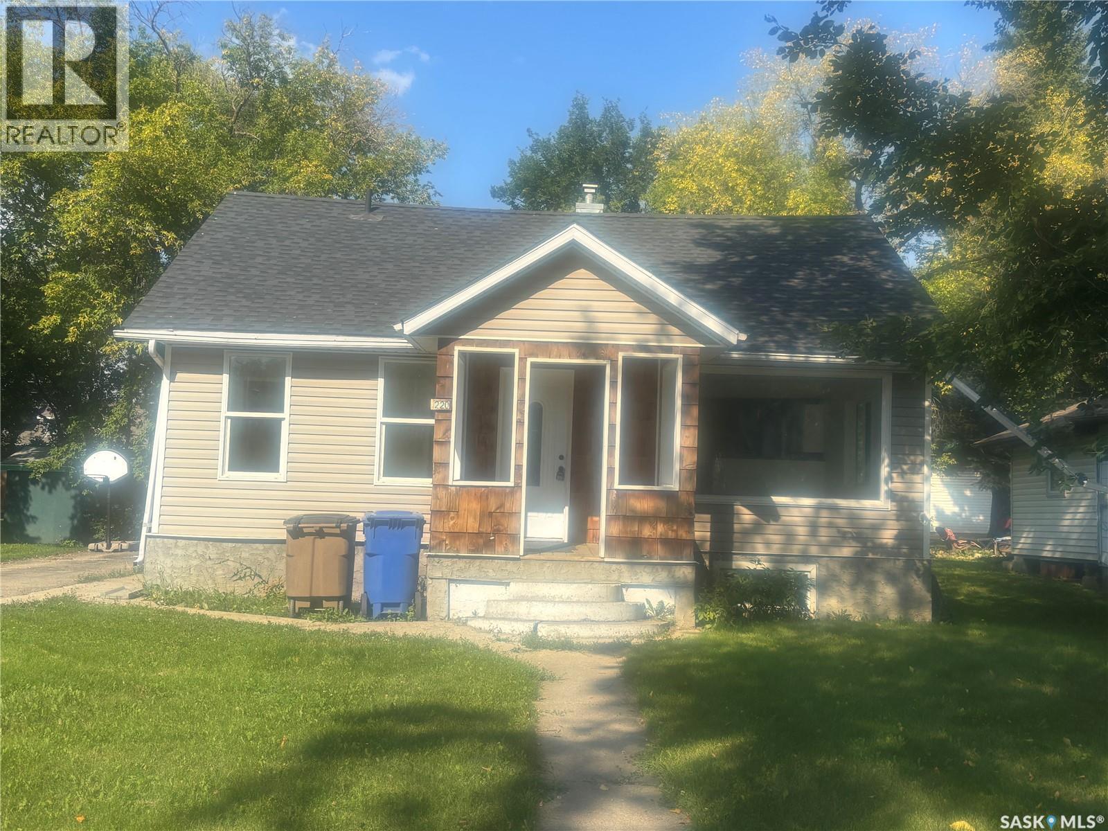 220 Stovel Avenue E, Melfort, SK - Outdoor