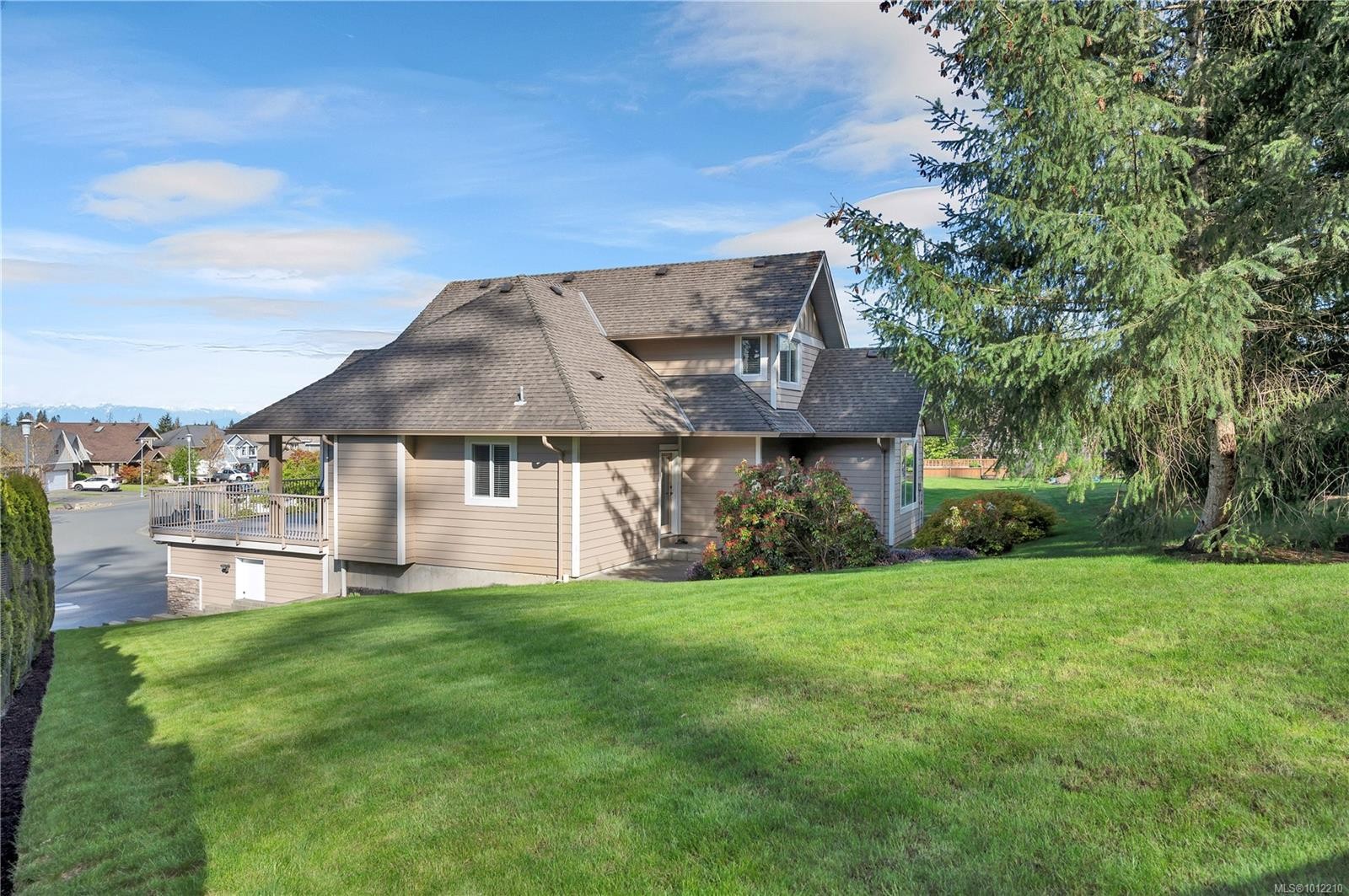 2002 Varsity Dr, Campbell River, BC