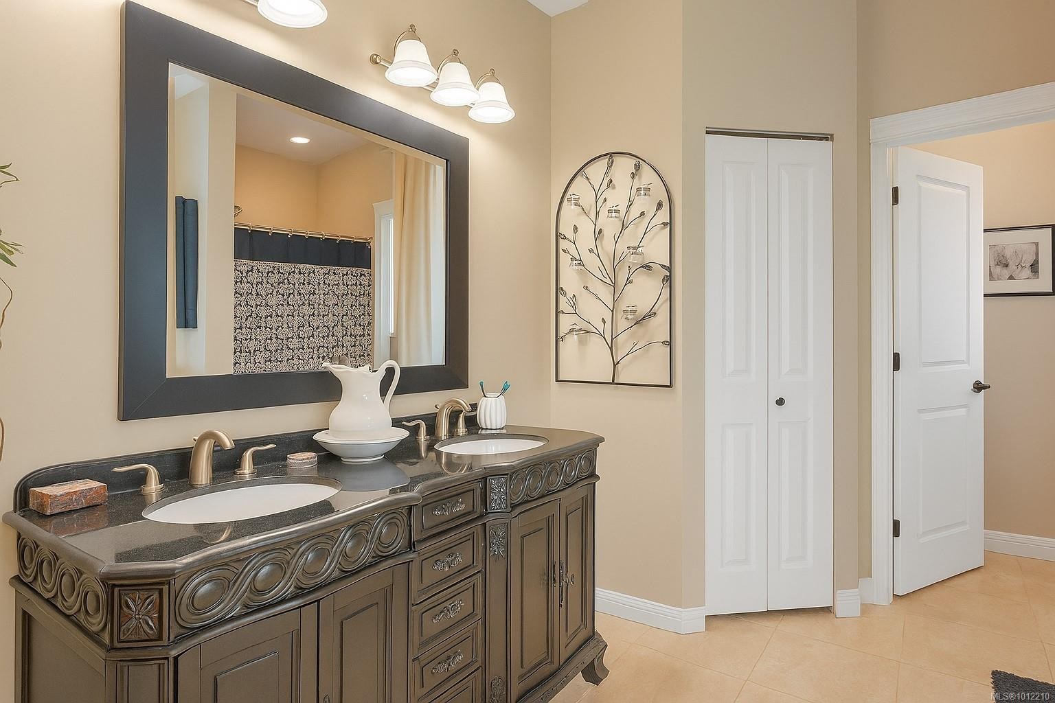 2002 Varsity Dr, Campbell River, BC