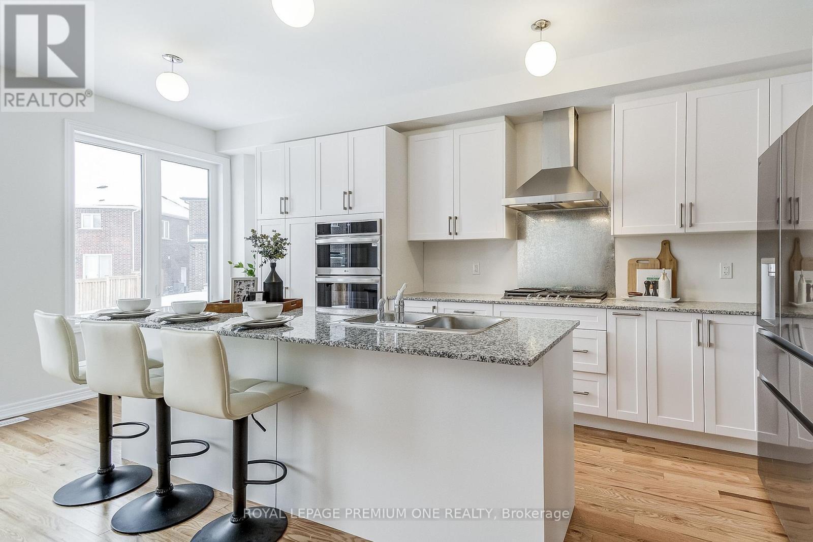 440 Kennedy Circle, Milton, ON - Indoor Photo Showing Kitchen With Stainless Steel Kitchen With Double Sink With Upgraded Kitchen