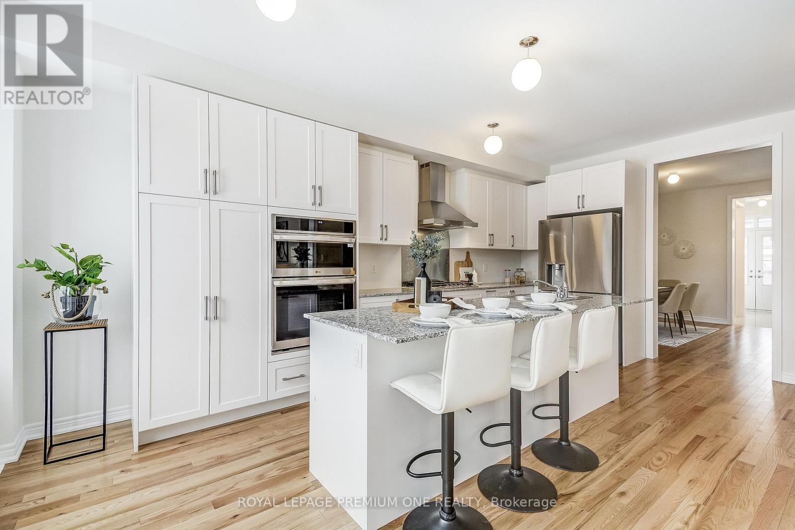 440 Kennedy Circle, Milton, ON - Indoor Photo Showing Kitchen With Stainless Steel Kitchen With Upgraded Kitchen