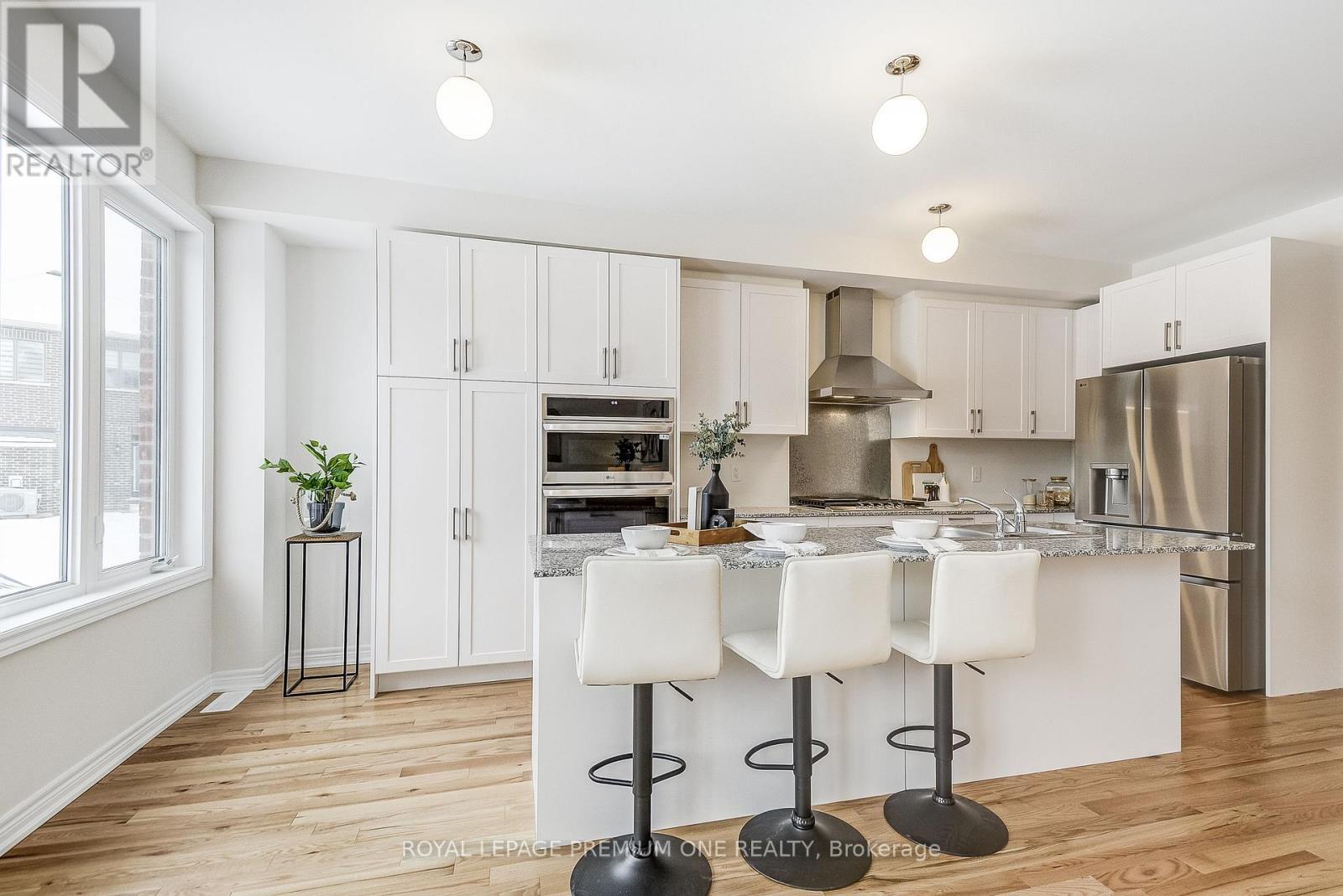 440 Kennedy Circle, Milton, ON - Indoor Photo Showing Kitchen With Stainless Steel Kitchen With Upgraded Kitchen