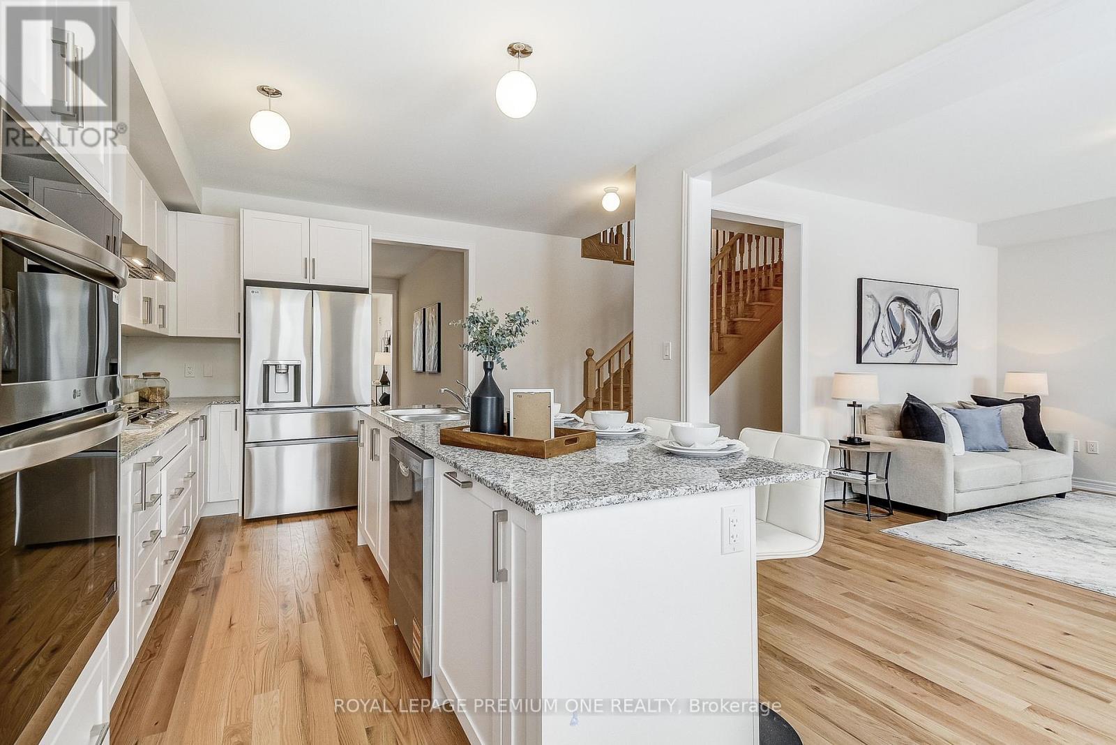 440 Kennedy Circle, Milton, ON - Indoor Photo Showing Kitchen With Stainless Steel Kitchen With Upgraded Kitchen