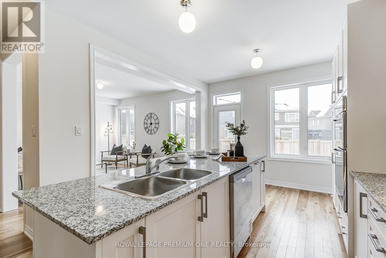 440 Kennedy Circle, Milton, ON - Indoor Photo Showing Kitchen With Double Sink