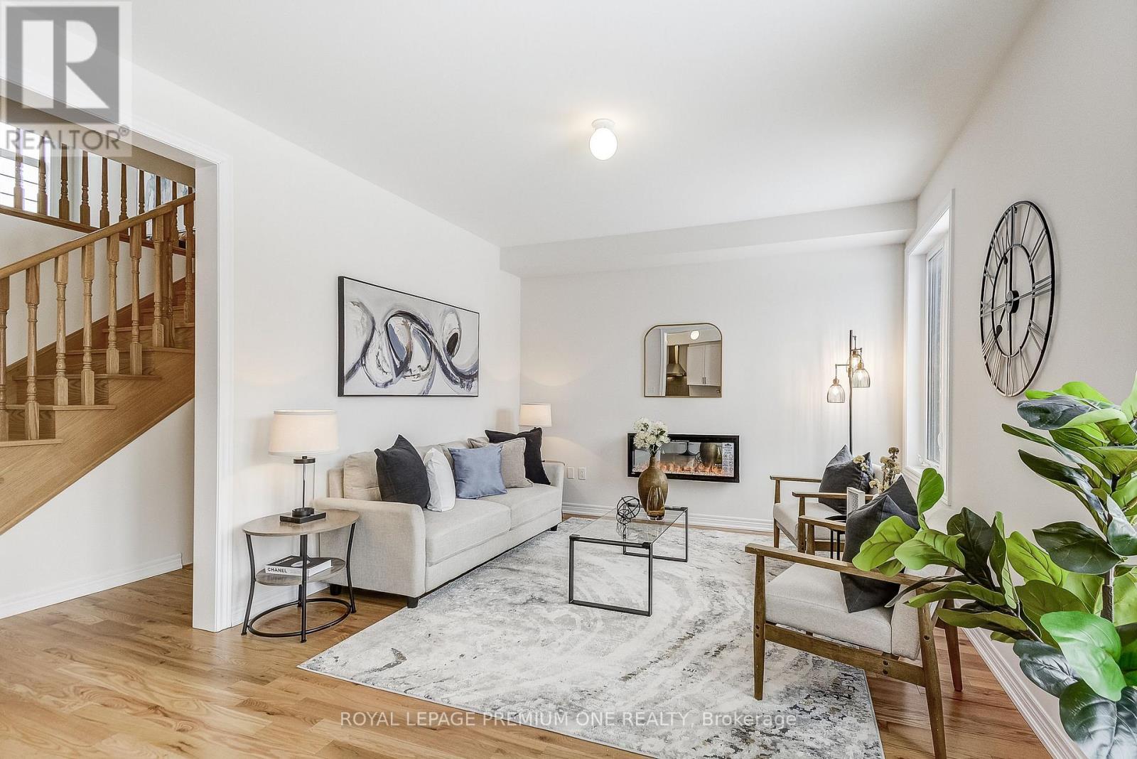 440 Kennedy Circle, Milton, ON - Indoor Photo Showing Living Room