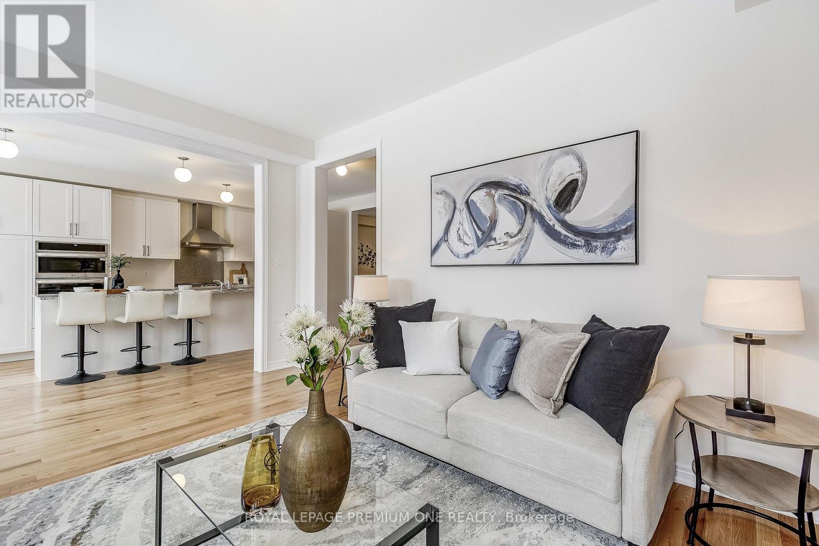 440 Kennedy Circle, Milton, ON - Indoor Photo Showing Living Room