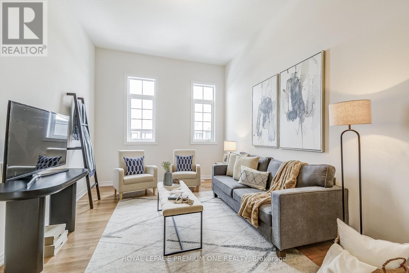 440 Kennedy Circle, Milton, ON - Indoor Photo Showing Living Room