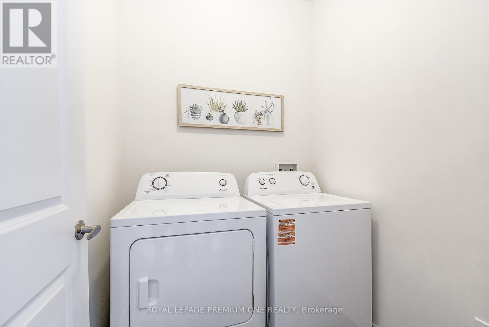 440 Kennedy Circle, Milton, ON - Indoor Photo Showing Laundry Room
