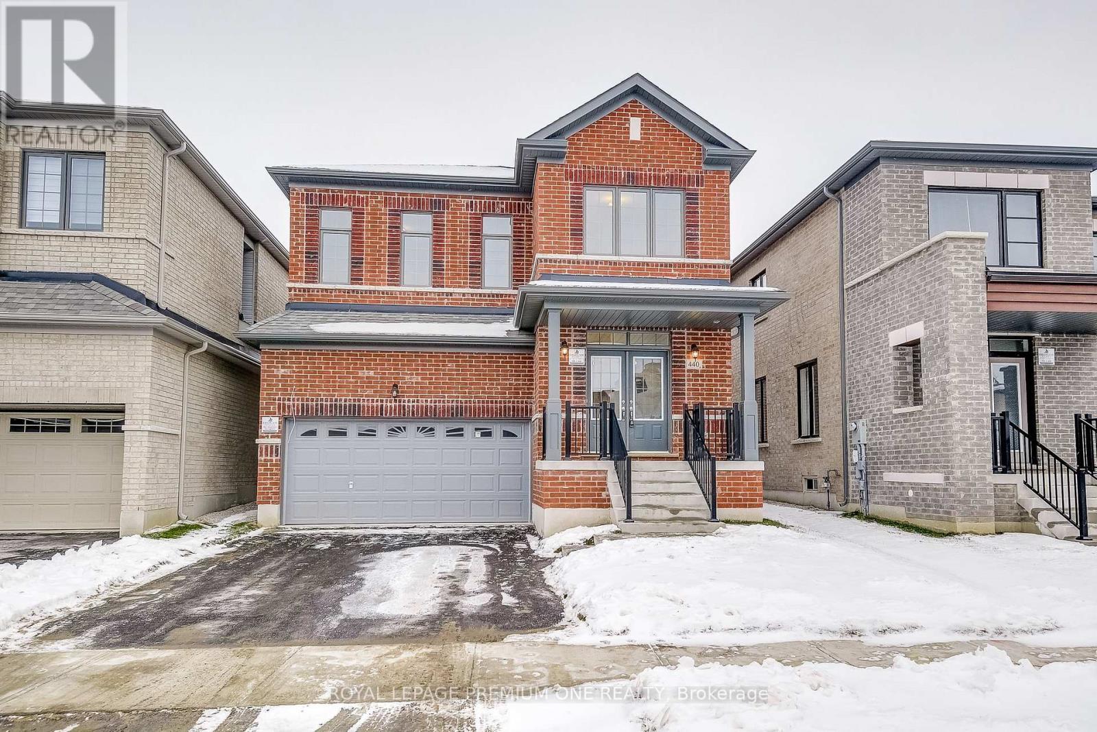 440 Kennedy Circle, Milton, ON - Outdoor With Facade