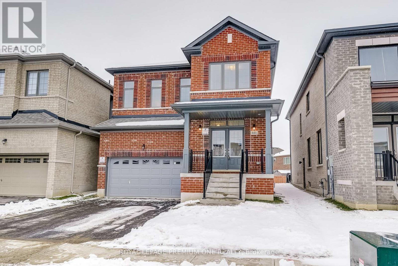 440 Kennedy Circle, Milton, ON - Outdoor With Facade