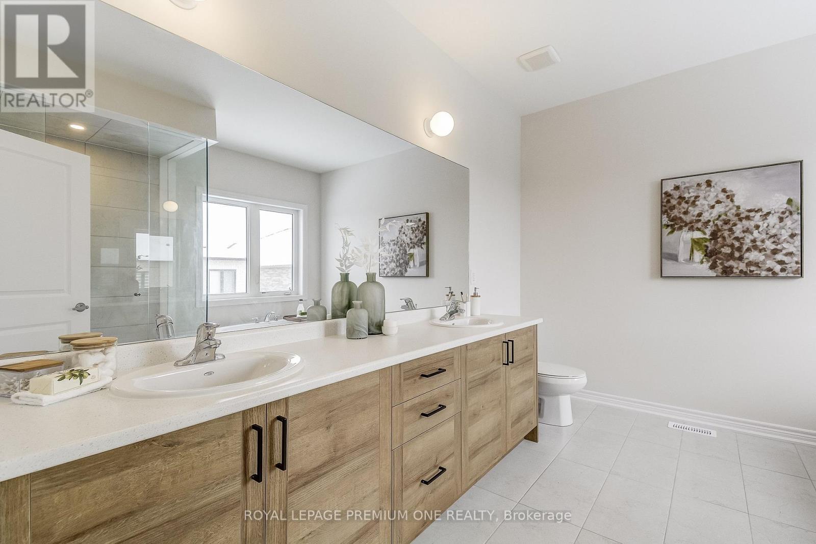 884 Plum Place, Milton, ON - Indoor Photo Showing Bathroom