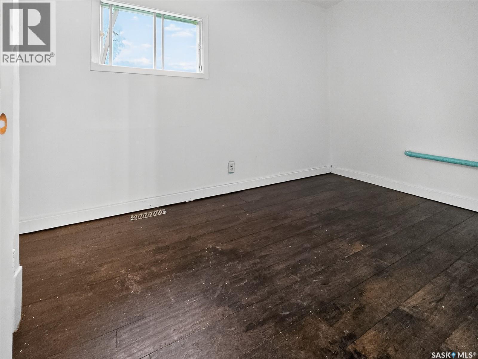 311 3Rd Street, Chaplin, SK - Indoor Photo Showing Other Room