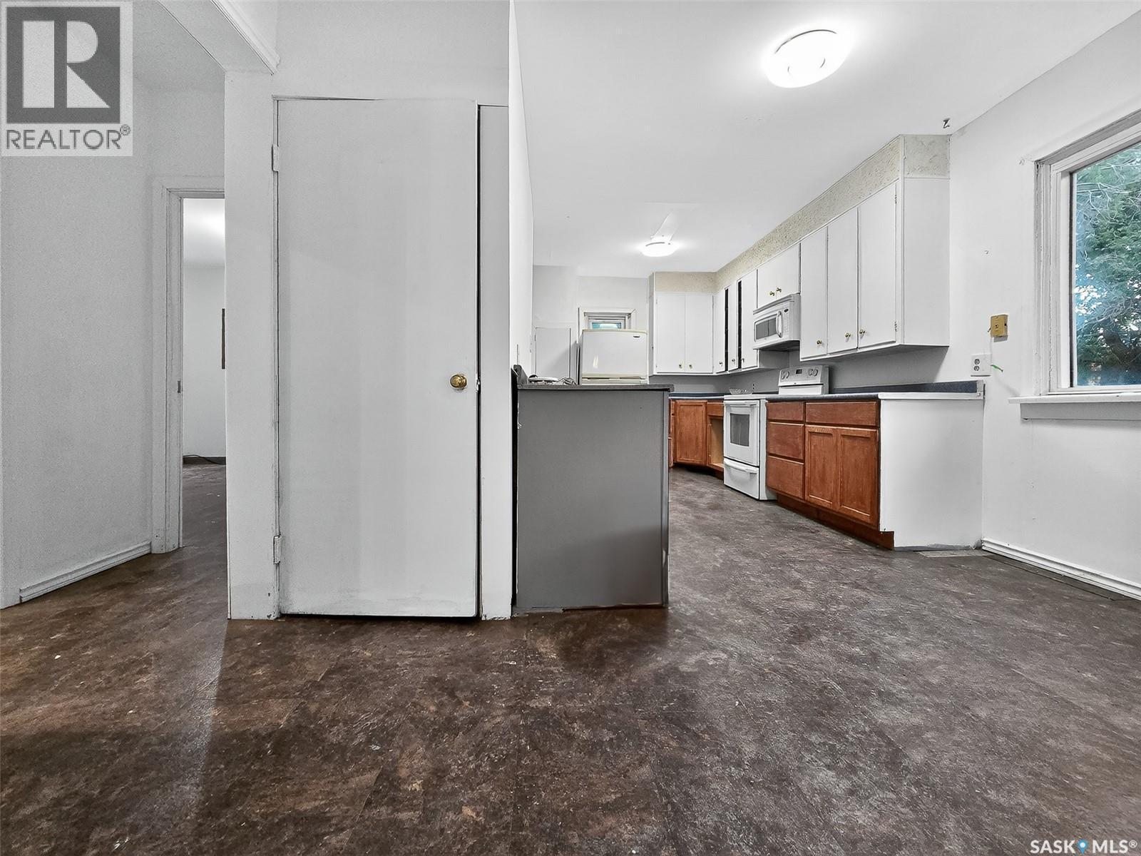 311 3Rd Street, Chaplin, SK - Indoor Photo Showing Kitchen