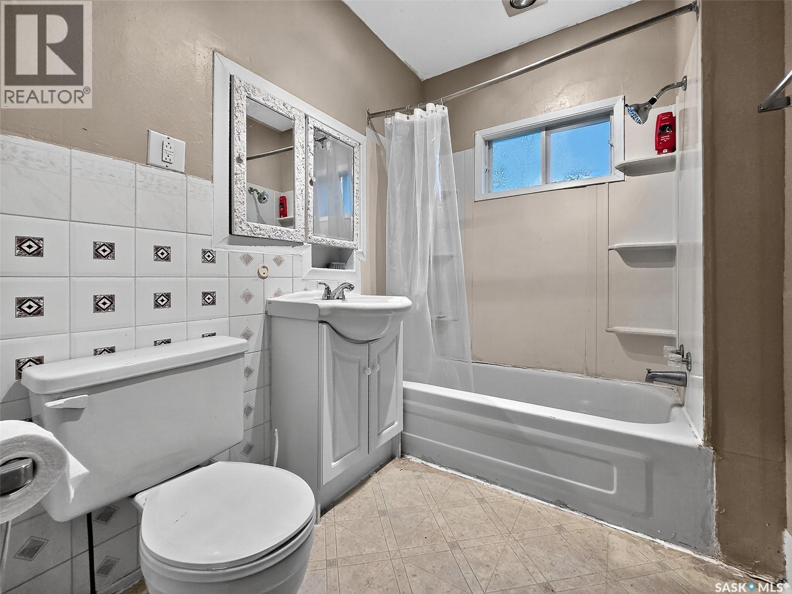 311 3Rd Street, Chaplin, SK - Indoor Photo Showing Bathroom