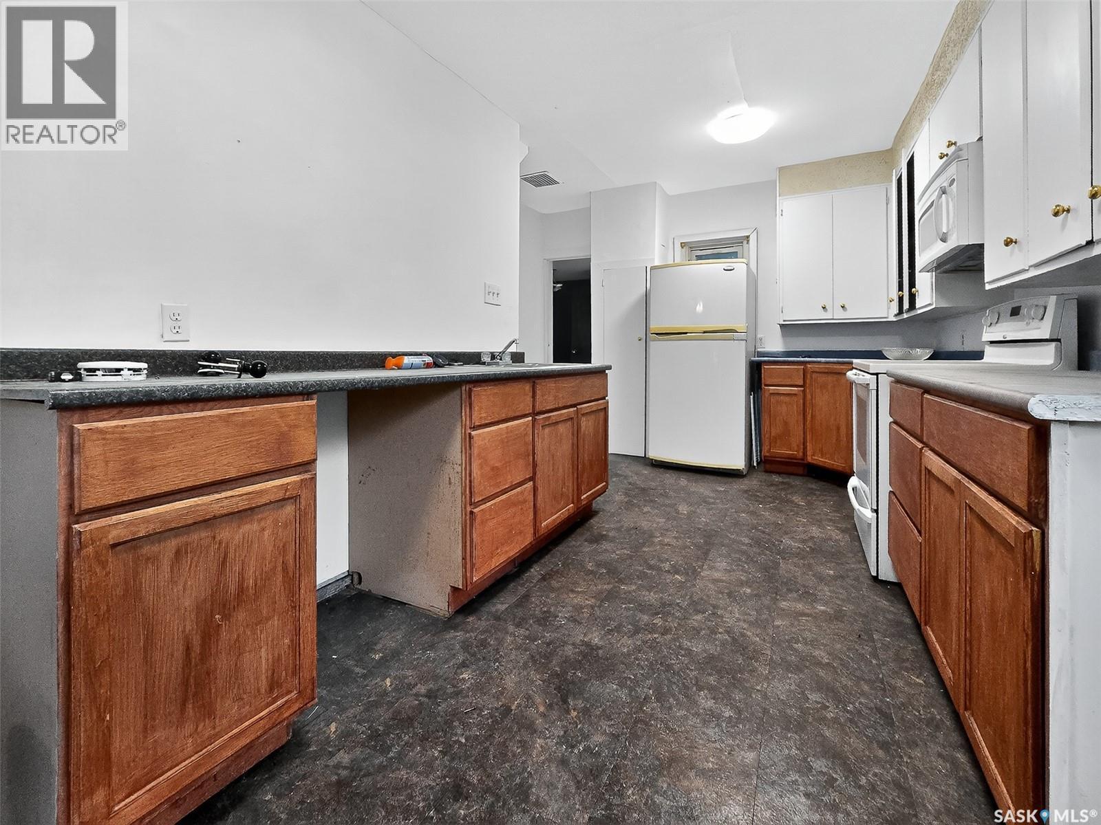 311 3Rd Street, Chaplin, SK - Indoor Photo Showing Kitchen