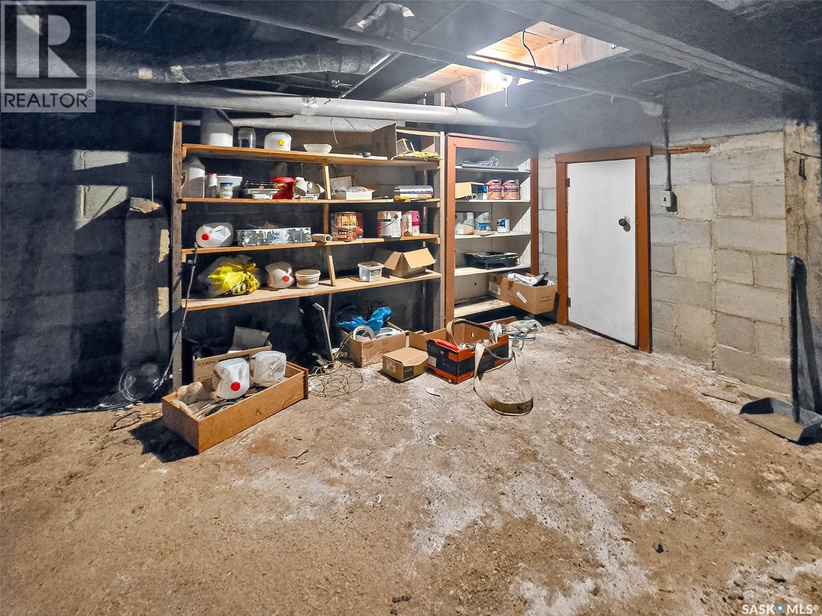 311 3Rd Street, Chaplin, SK - Indoor