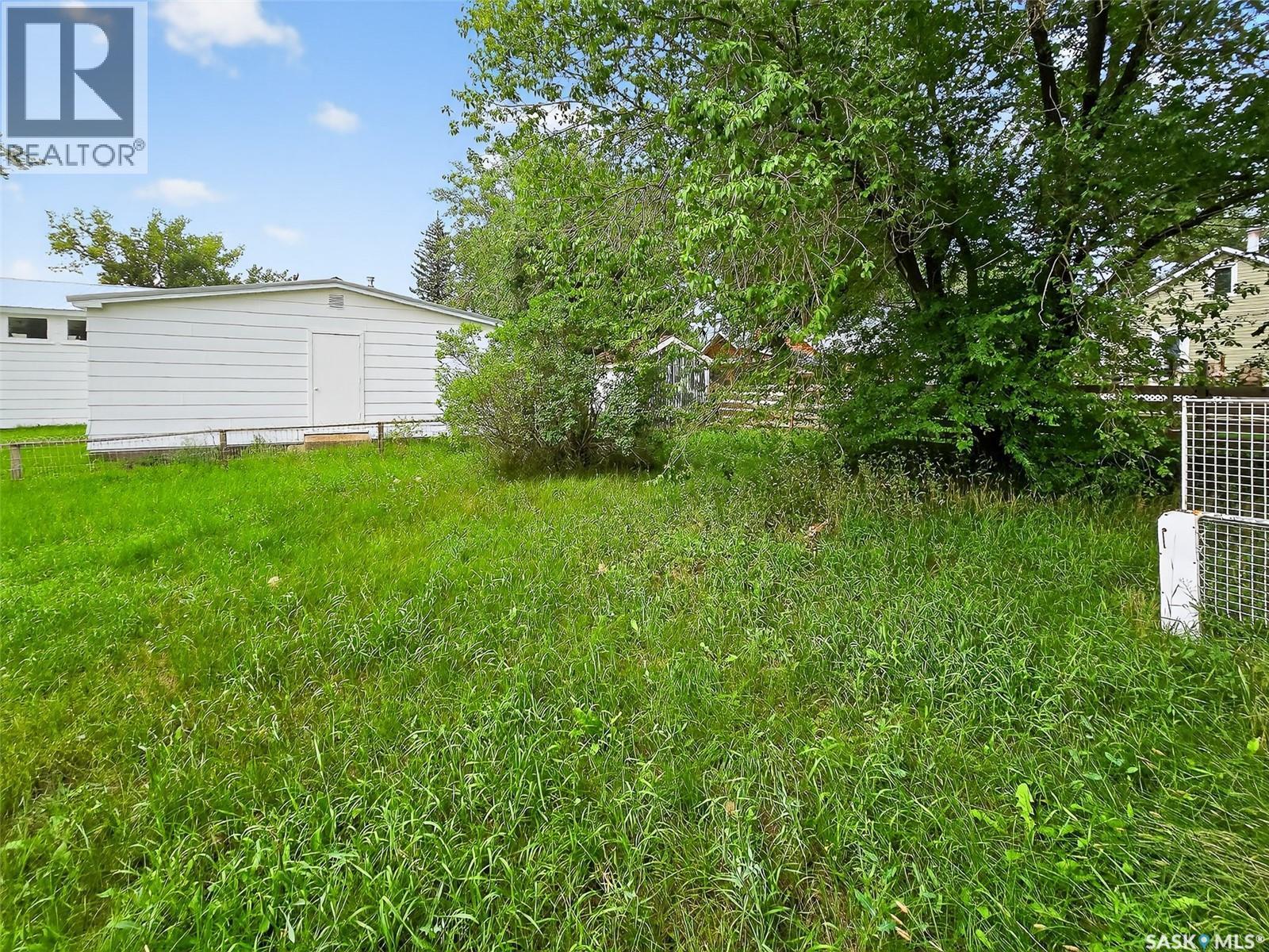 311 3Rd Street, Chaplin, SK - Outdoor