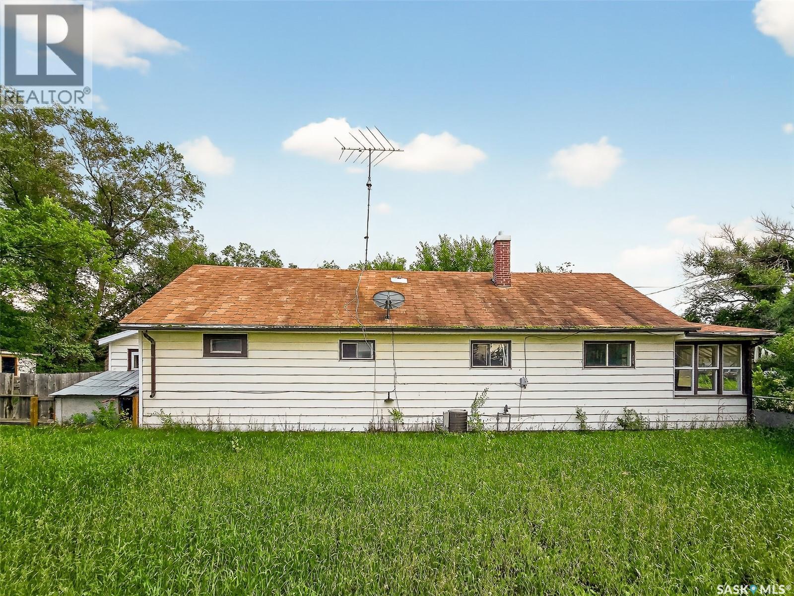 311 3Rd Street, Chaplin, SK - Outdoor