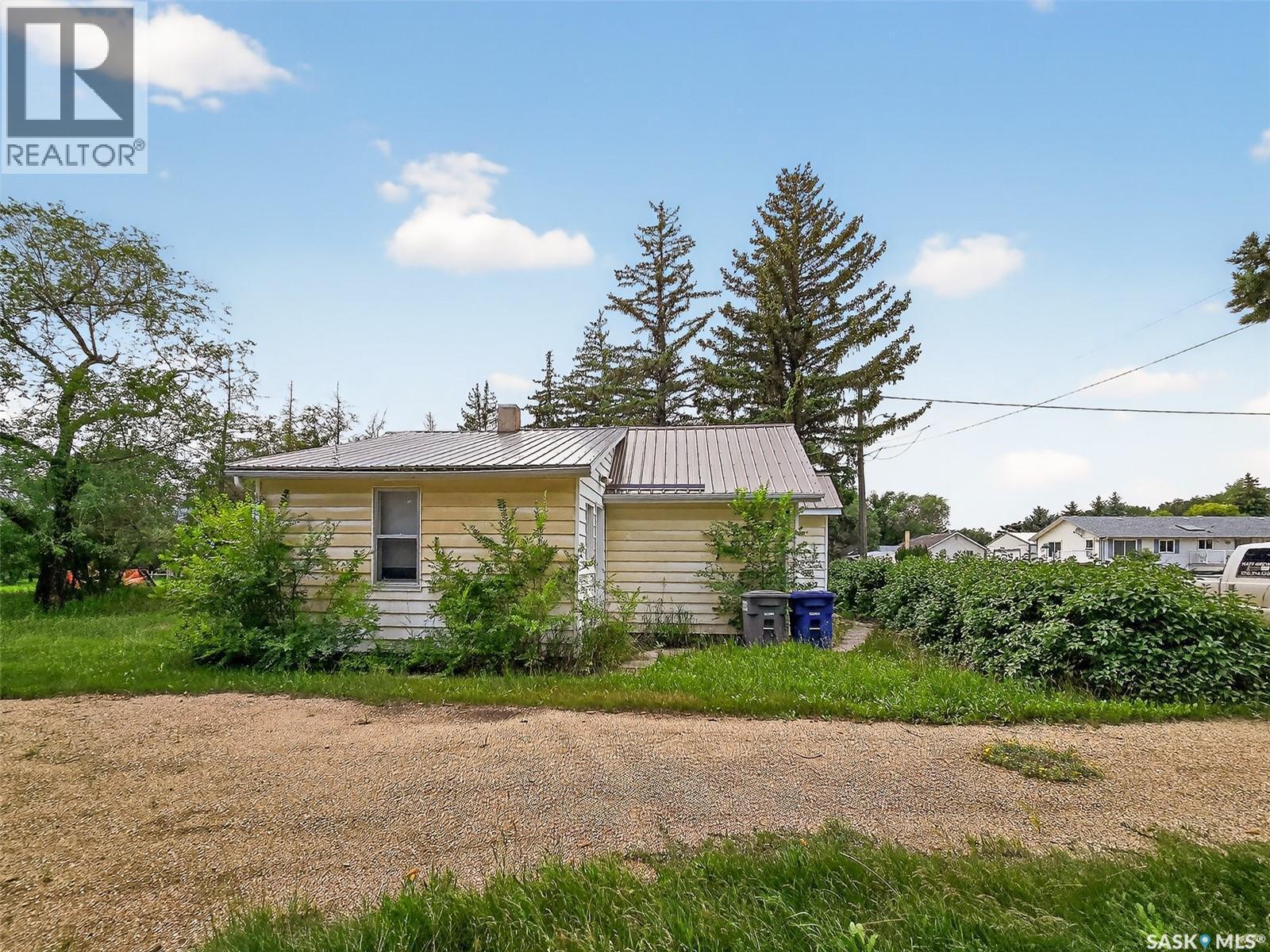140 1St Avenue, Chaplin, SK - Outdoor
