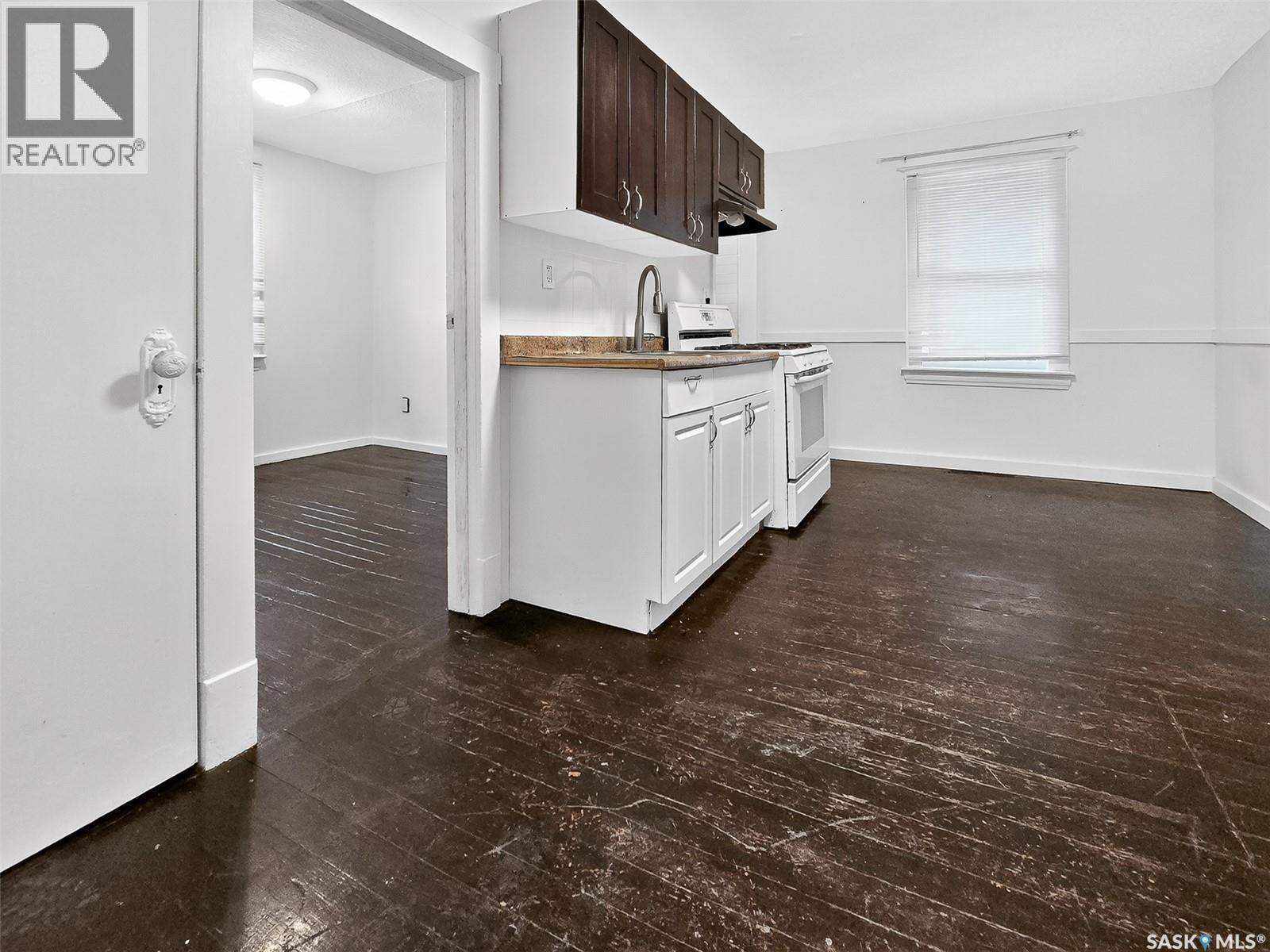 140 1St Avenue, Chaplin, SK - Indoor Photo Showing Kitchen